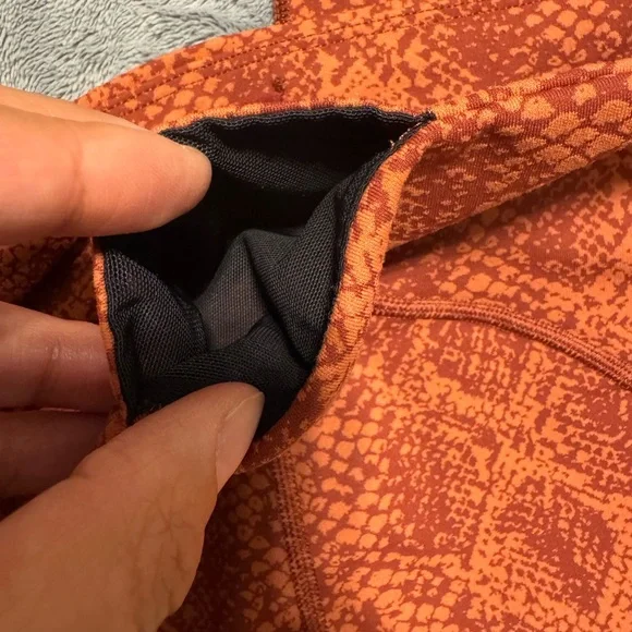 Athleta Ultimate 7/8 Tights Leggings With Stash Pockets Snake Print size M - Picture 9 of 12